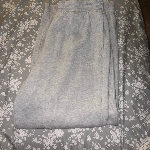 Pink VS Joggers - Picture 1 of 8